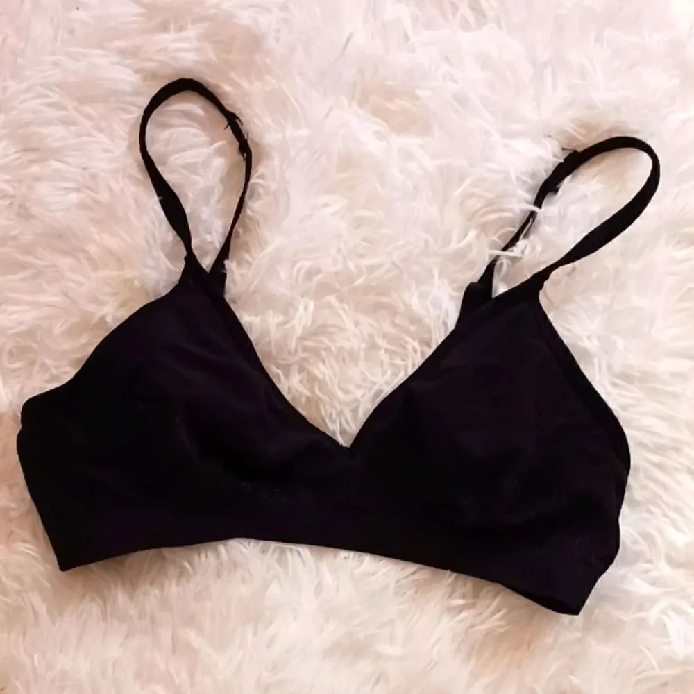 HANES Wirefree Bra SMALL Black
